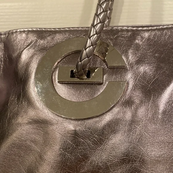 Elizabeth Grant Tote, Fully Lined in Silver with snap closure -NWOT - Picture 3 of 9